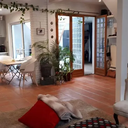 Triplex Avec Patio Fleuri Privatif סן-קואן